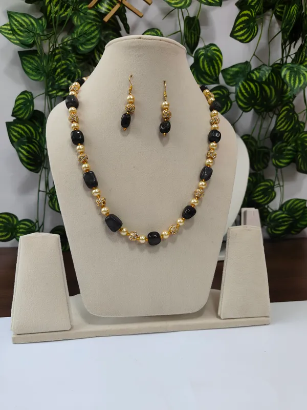 Classic_Natural_Stone_Beaded_Necklace