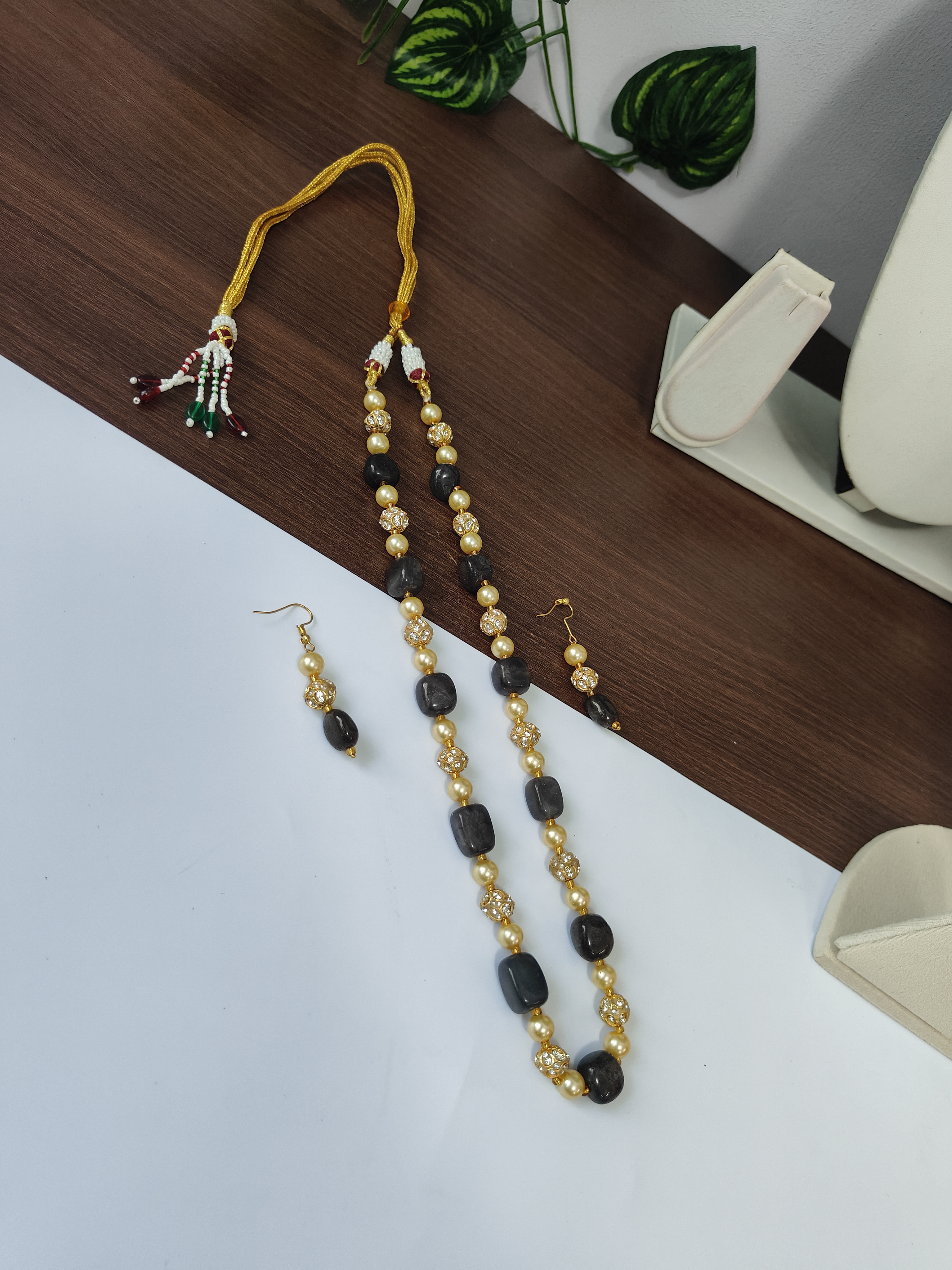 Gold_Multicolor_Quartz_Brass_Cubic_Zirconia_Pearl_Beaded_Necklace_For_Women