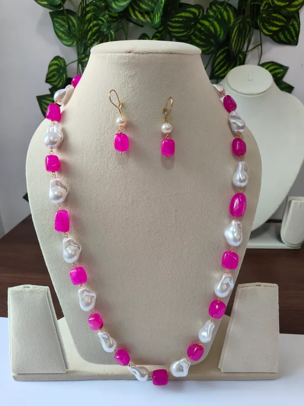 Elegant_Natural_Stone_Pearl_Necklace