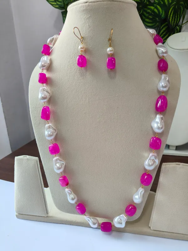 Elegant_Natural_Stone_Pearl_Necklace