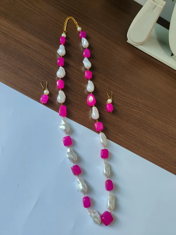Elegant_Natural_Stone_Pearl_Necklace