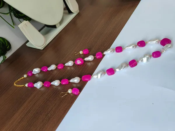 Elegant_Natural_Stone_Pearl_Necklace