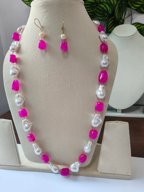 Elegant_Natural_Stone_Pearl_Necklace