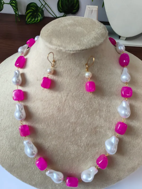 Gold_White_Quartz_Mother_Of_Pearl_Brass_Necklace_For_Women