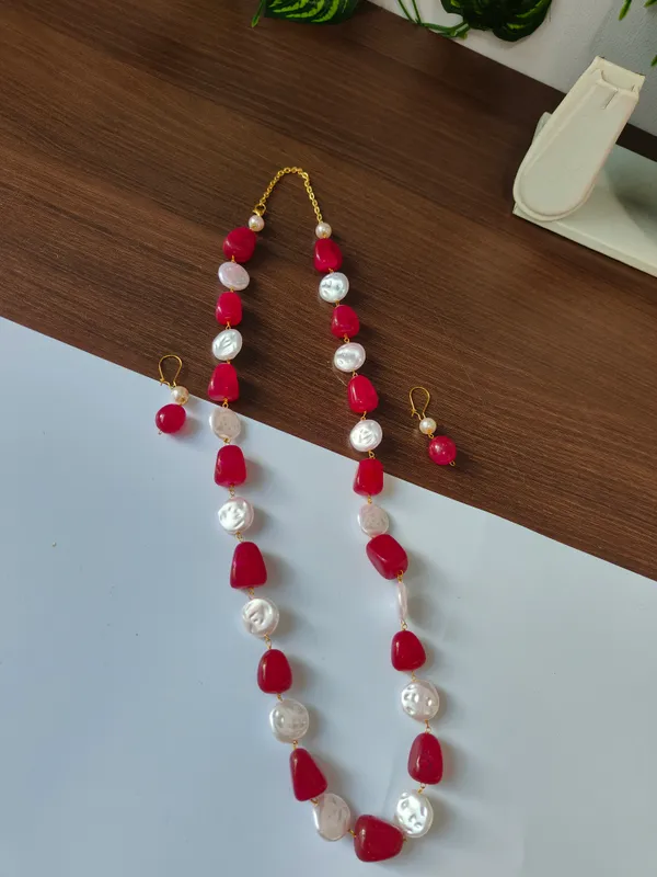 Gold_White_Quartz_Mother_Of_Pearl_Brass_Necklace_For_Women