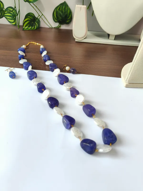 Gold_White_Quartz_Mother_Of_Pearl_Brass_Necklace_For_Women