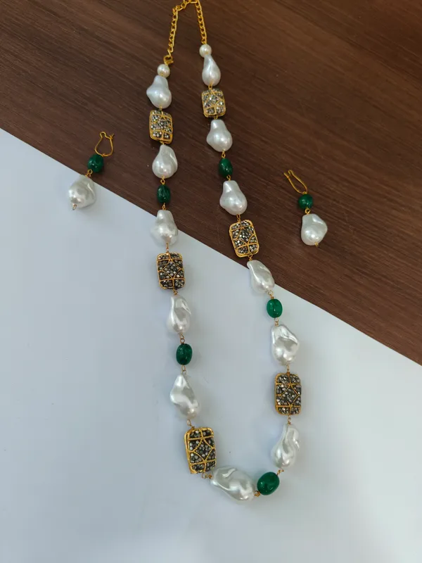 Elegant_Natural_Stone_Pearl_Necklace