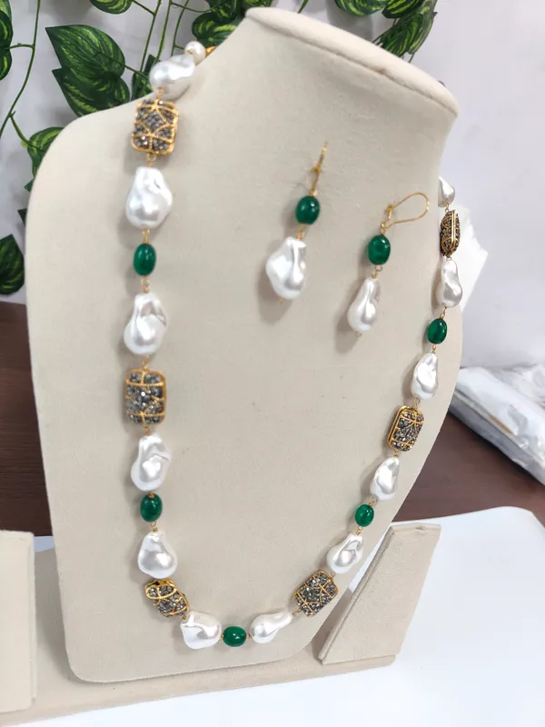Elegant_Natural_Stone_Pearl_Necklace