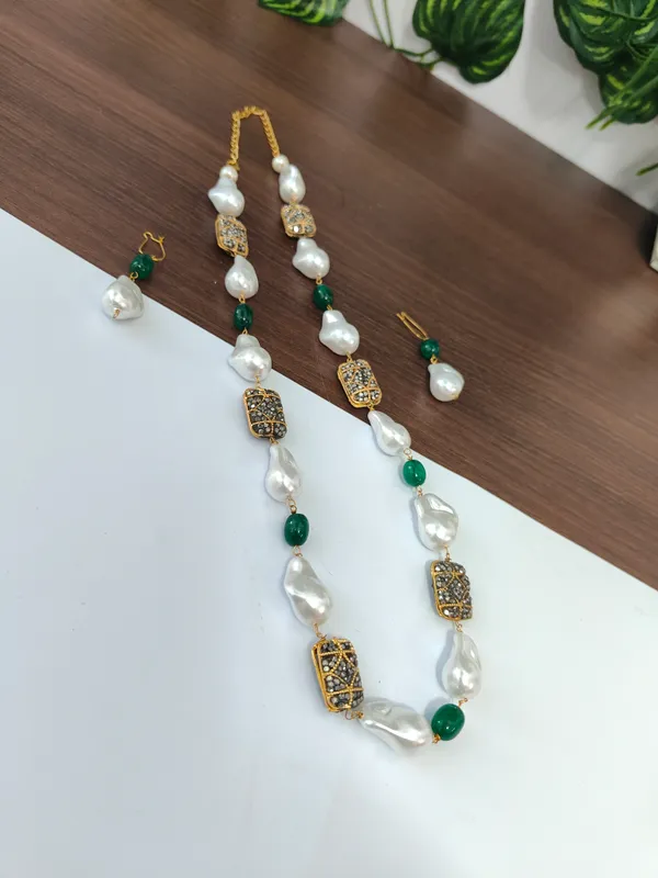 Elegant_Natural_Stone_Pearl_Necklace