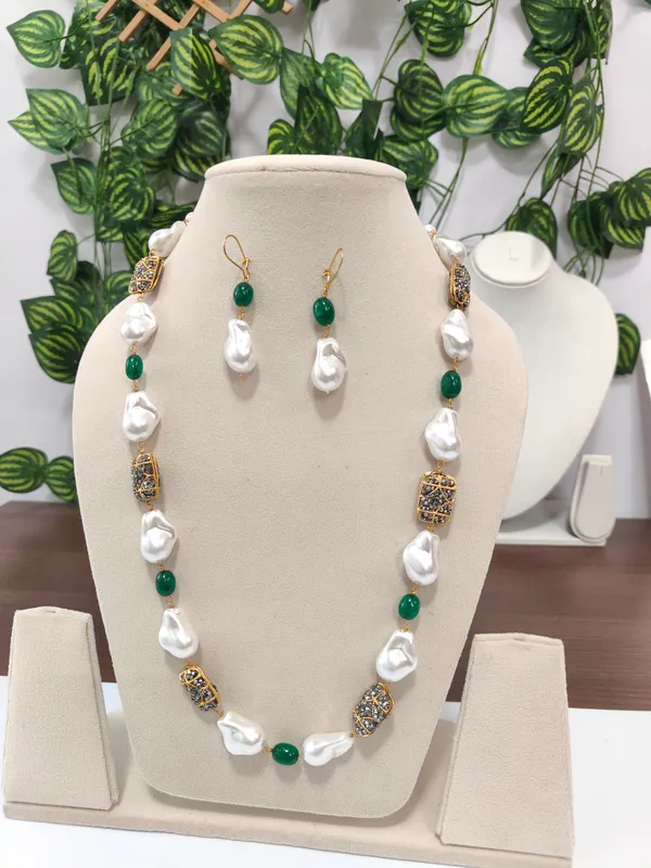 Gold_And_White_Natural_Quartz_Mother_Of_Pearl_Brass_Necklace_For_Women