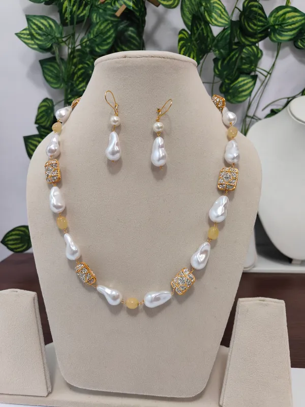 Designer_Natural_Stone_Pearl_Necklace