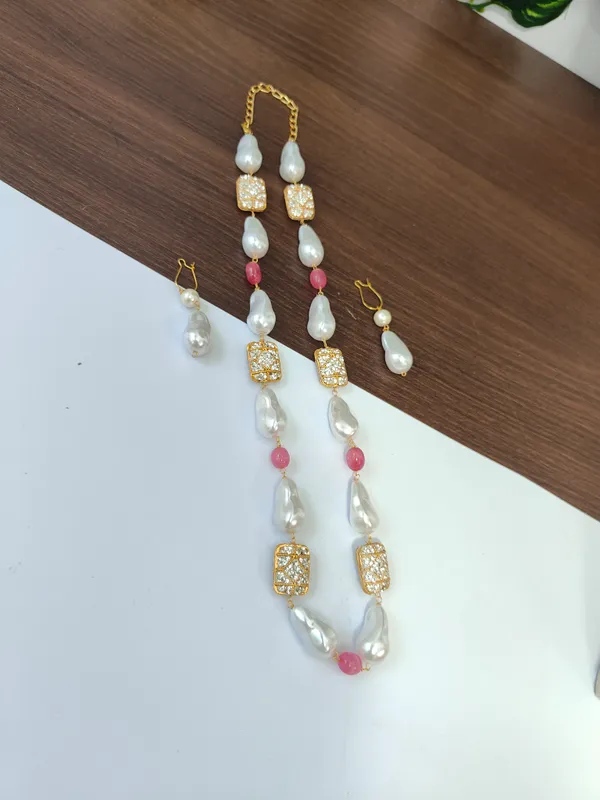 Stylish_Natural_Stone_Pearl_Necklace