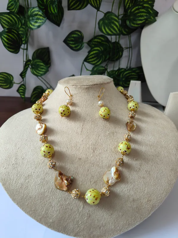 Stylish_Pearl_Deco_Necklace