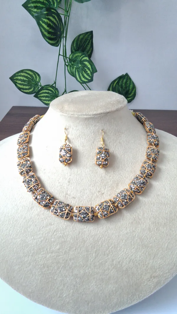Stylish_Beaded_Necklace