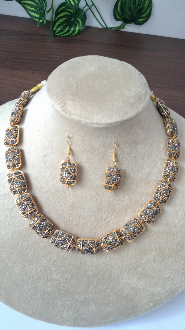 Stylish_Beaded_Necklace