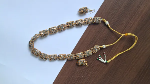 Stylish_Beaded_Necklace