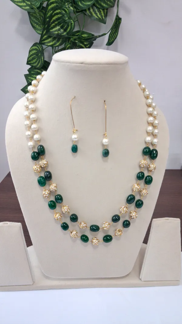 Elegant_Natural_Stone_Pearl_Necklace