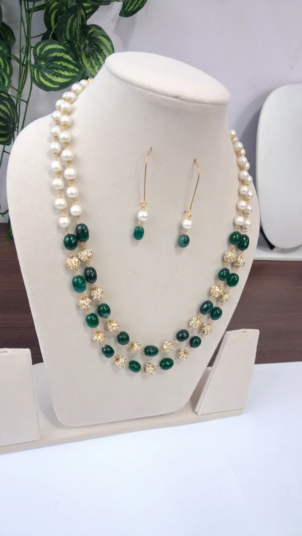 Elegant_Natural_Stone_Pearl_Necklace