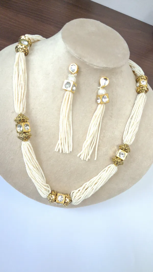 Stylish_Stone_Pearl_Necklace