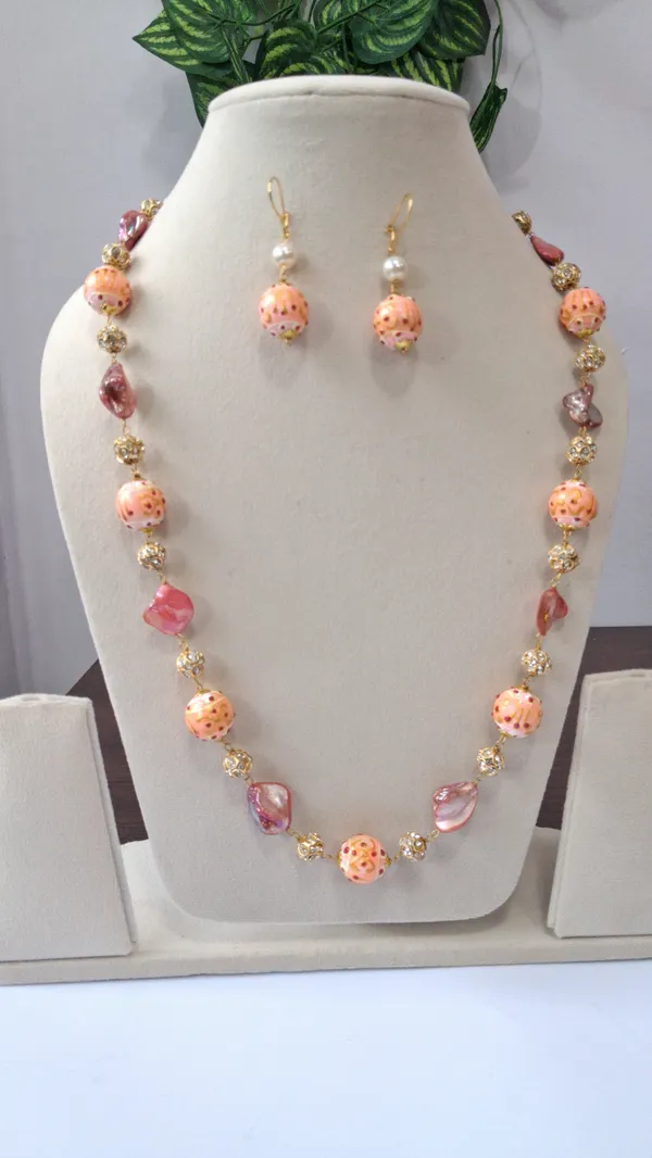 Elegant_Pearl_Deco_Beaded_Necklace