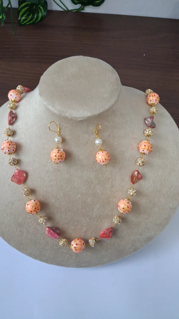 Elegant_Pearl_Deco_Beaded_Necklace
