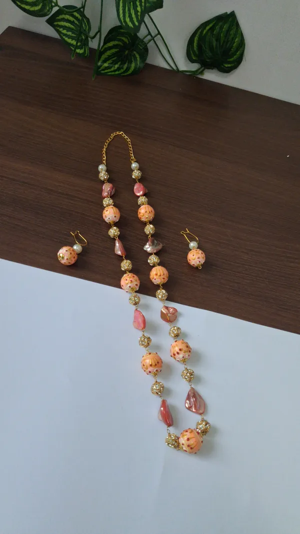 Elegant_Pearl_Deco_Beaded_Necklace