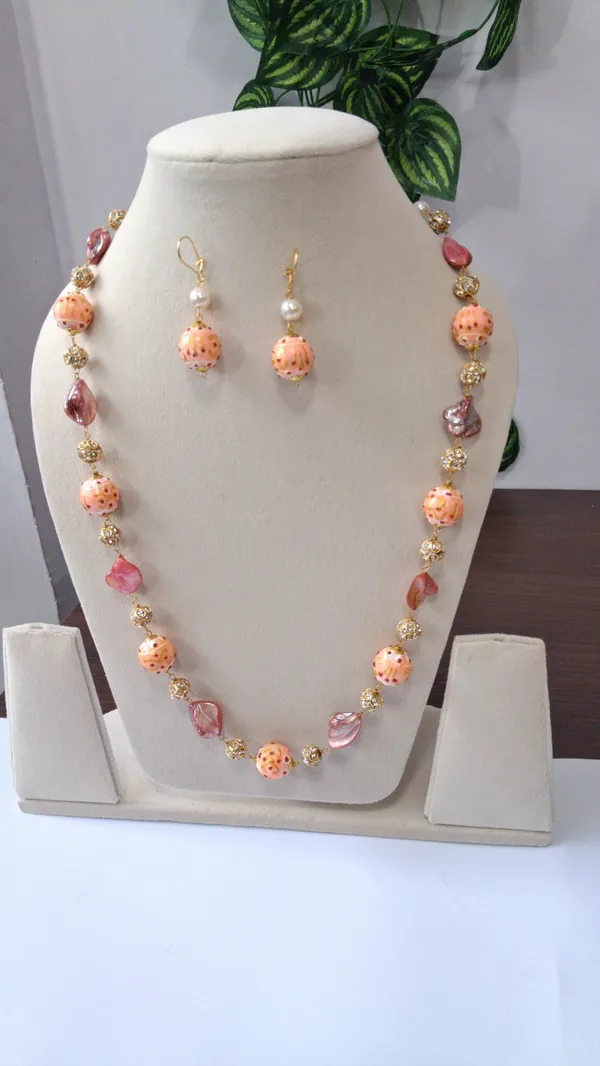 Elegant_Pearl_Deco_Beaded_Necklace