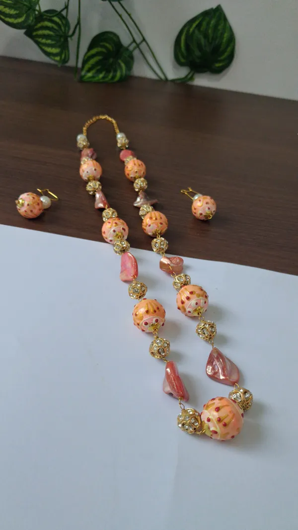 Elegant_Pearl_Deco_Beaded_Necklace