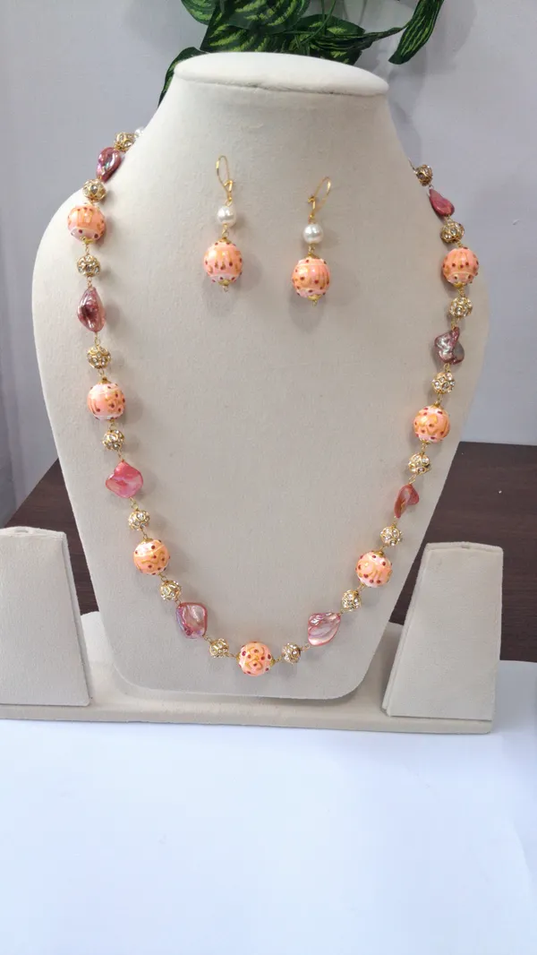 Elegant_Pearl_Deco_Beaded_Necklace