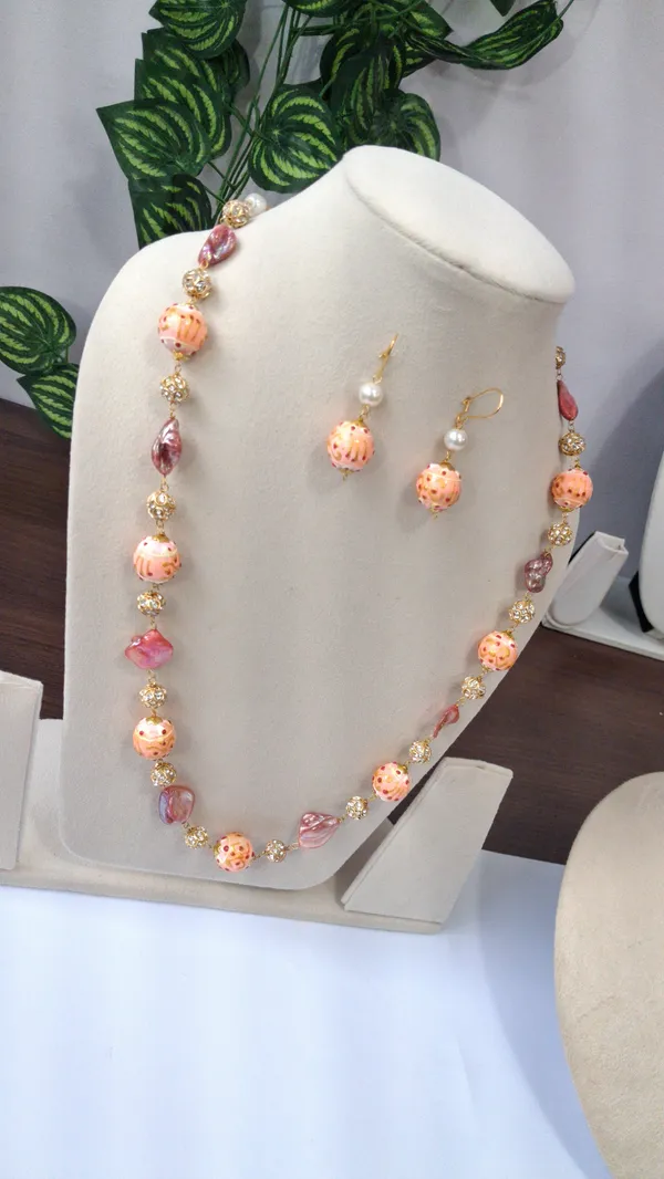 Elegant_Pearl_Deco_Beaded_Necklace