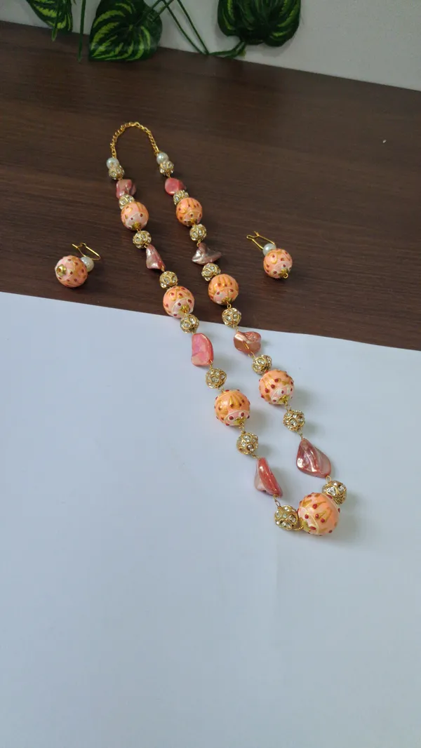 Elegant_Pearl_Deco_Beaded_Necklace