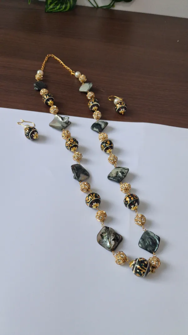 Classic_Pearl_Deco_Beaded_Necklace
