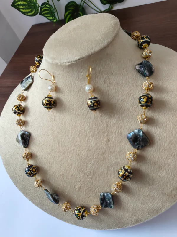Classic_Pearl_Deco_Beaded_Necklace