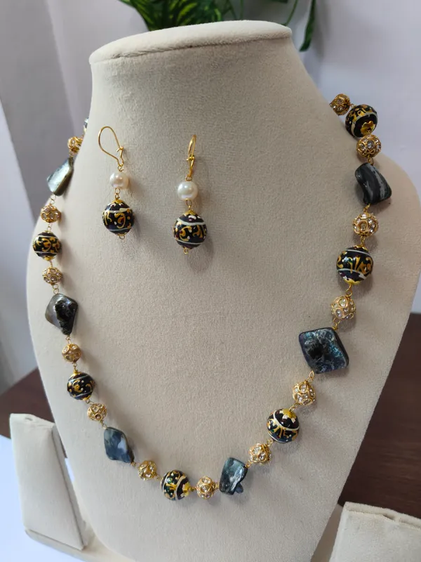 Classic_Pearl_Deco_Beaded_Necklace