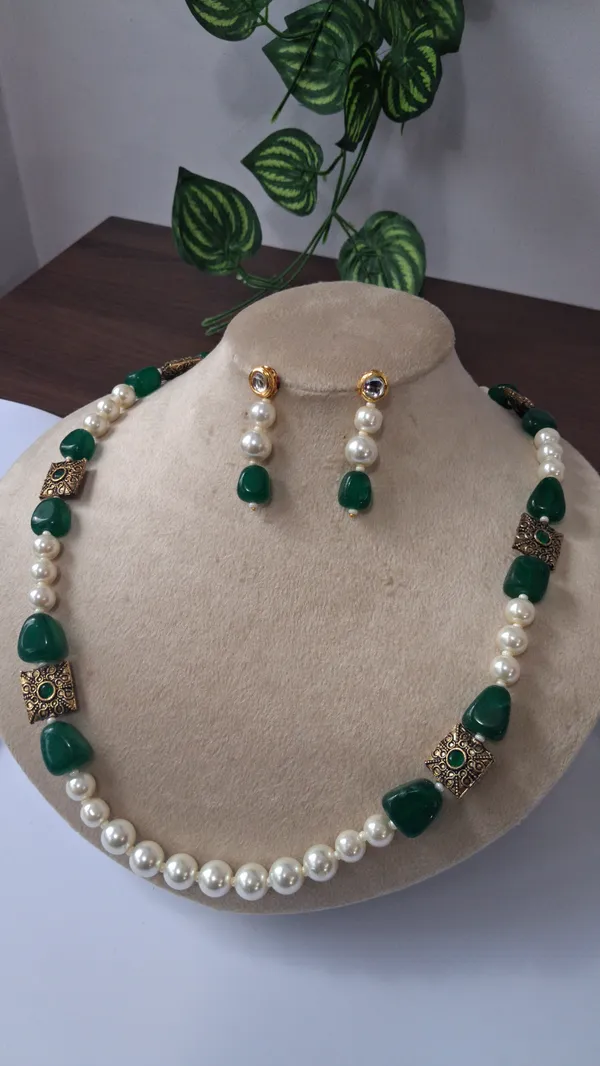 Stylish_Natural_Quartz_Necklace