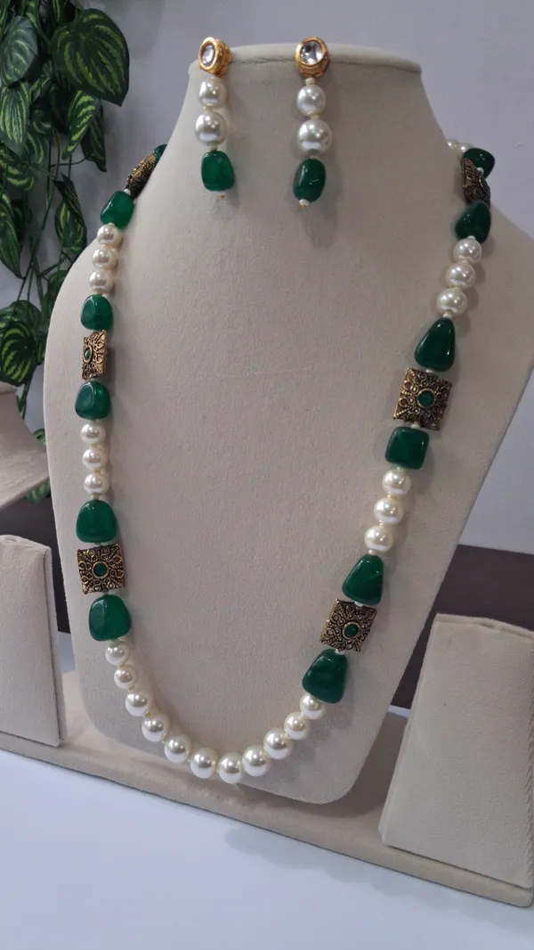 Stylish_Natural_Quartz_Necklace