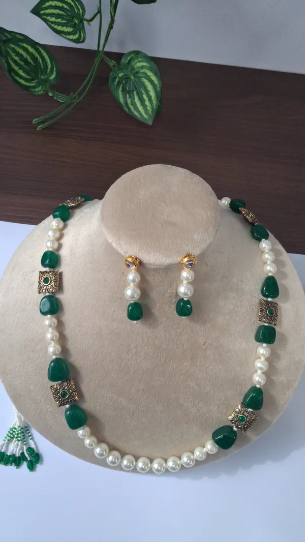 Stylish_Natural_Quartz_Necklace