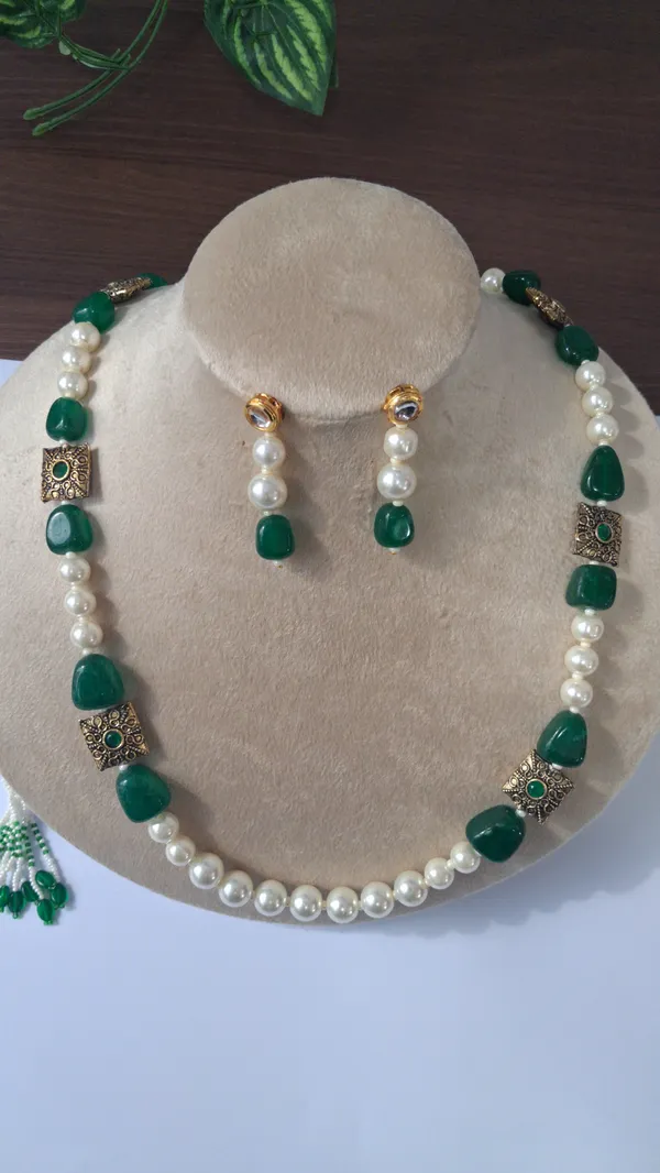 Stylish_Natural_Quartz_Necklace