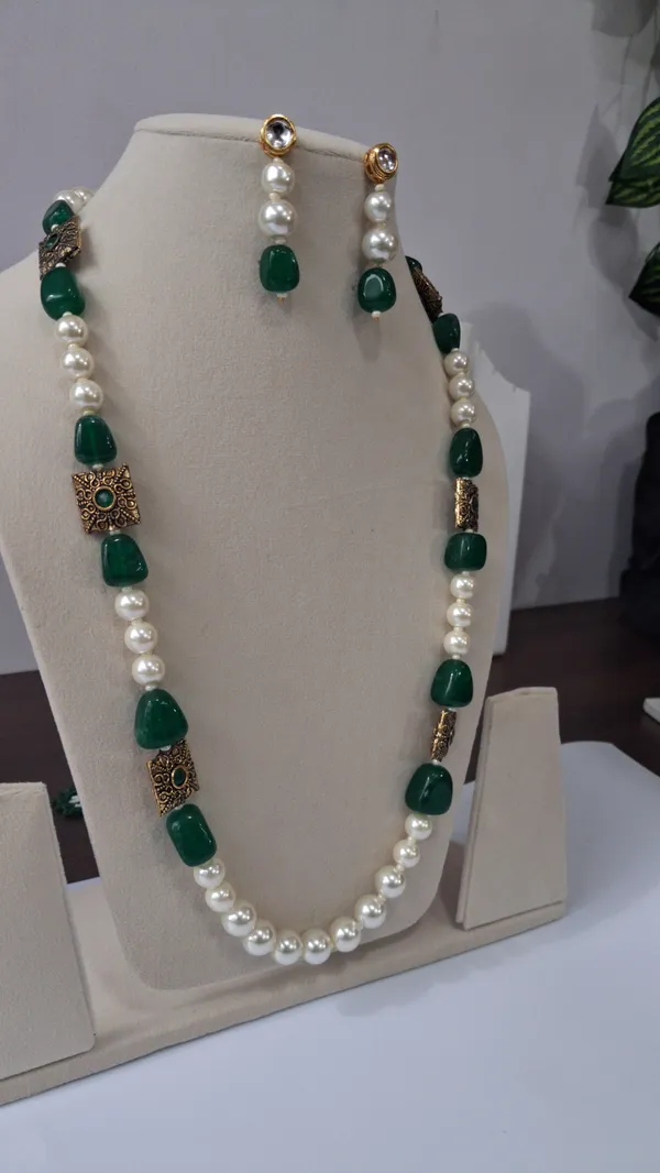 Stylish_Natural_Quartz_Necklace