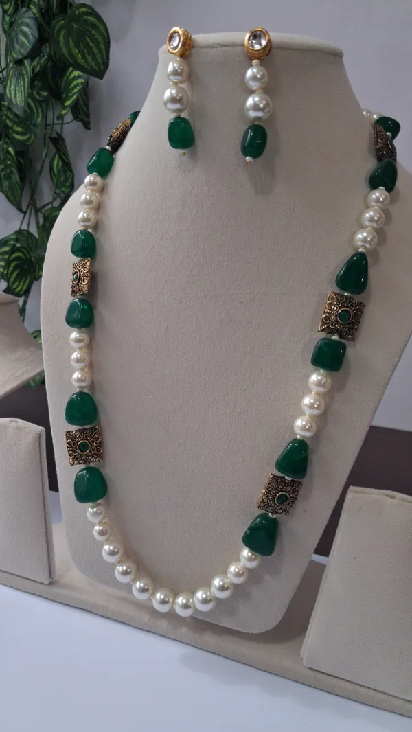 Stylish_Natural_Quartz_Necklace