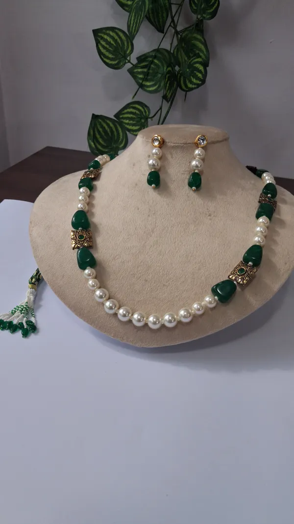 Stylish_Natural_Quartz_Necklace