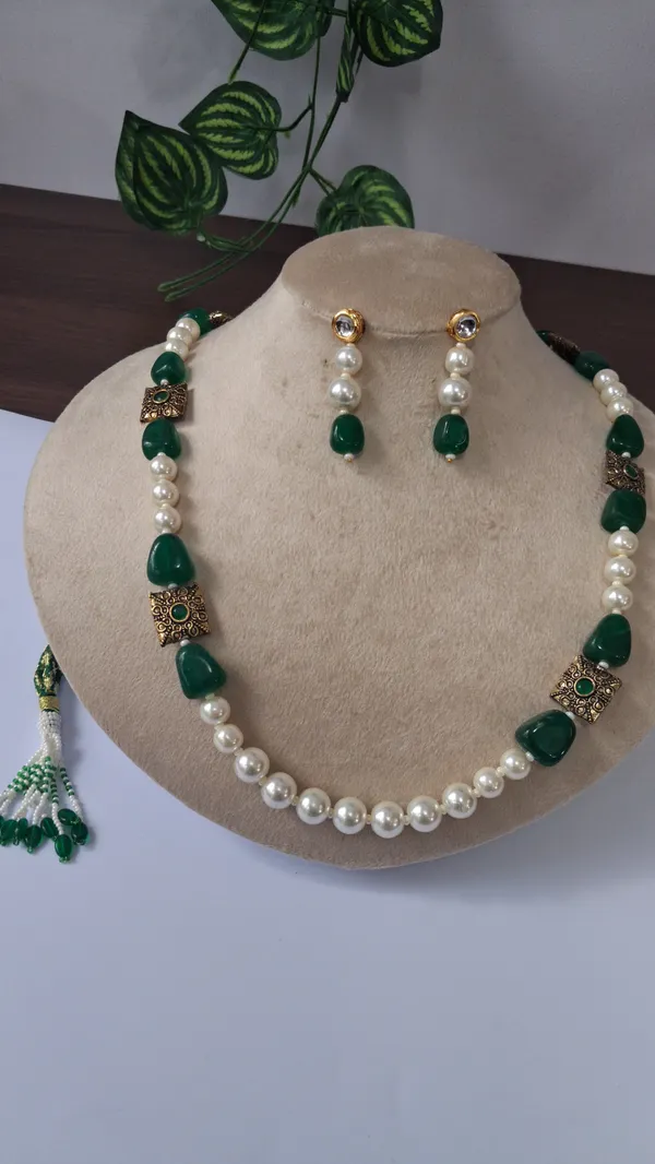 Stylish_Natural_Quartz_Necklace