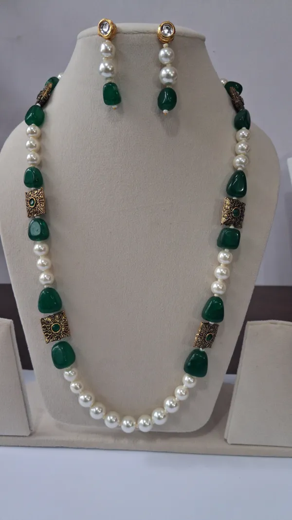 Stylish_Natural_Quartz_Necklace