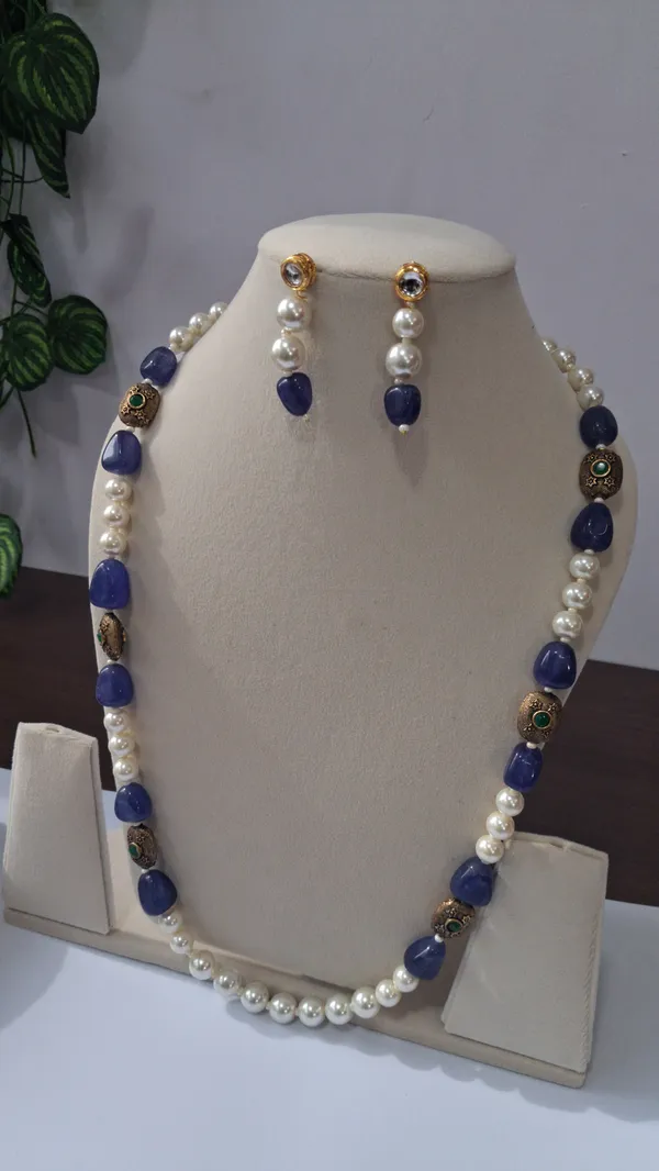 Traditional_Natural_Quartz_Necklace