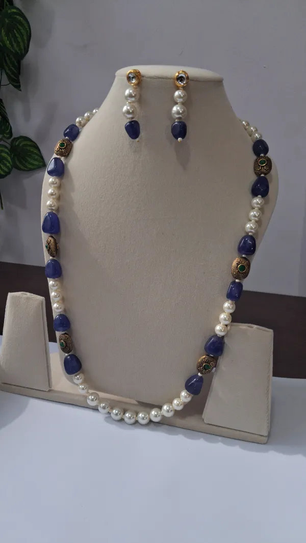 Traditional_Natural_Quartz_Necklace