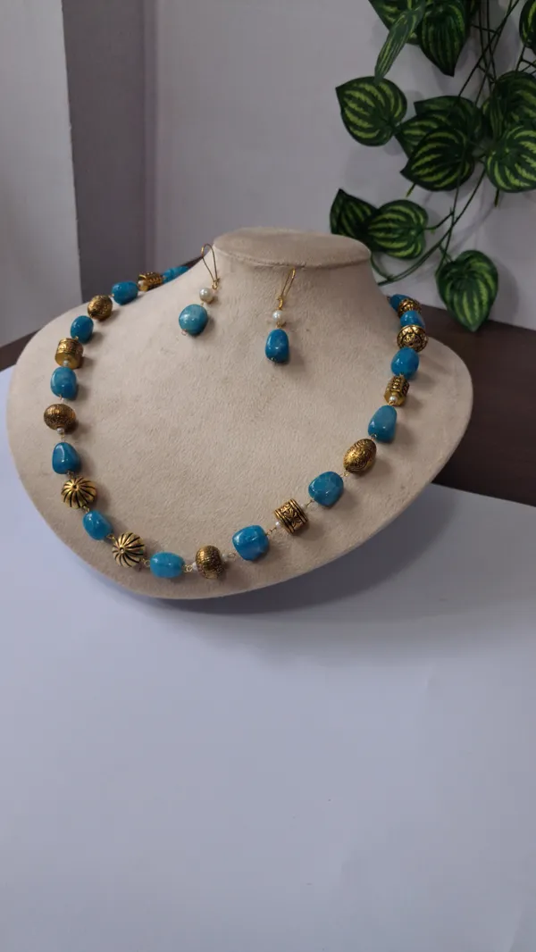Traditional_Stone_Beaded_Necklace