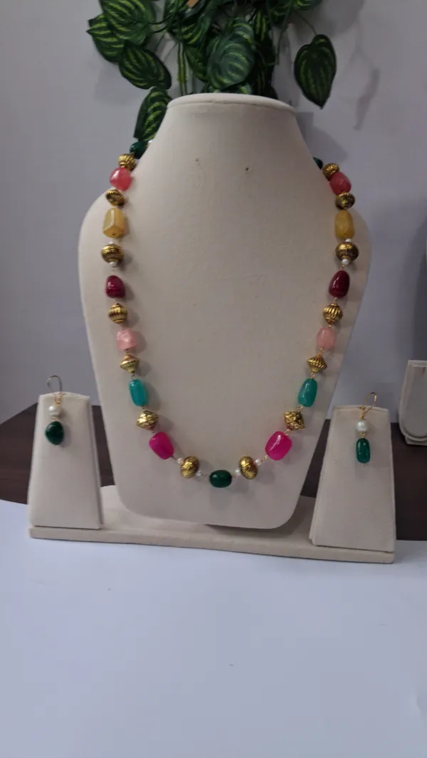 Multicolor_Pearl_Quartz_Stone_Beaded_Necklace_For_Women