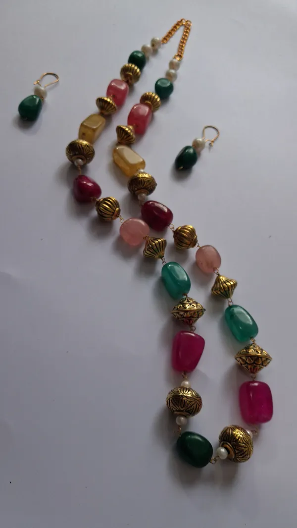 Multicolor_Pearl_Quartz_Stone_Beaded_Necklace_For_Women