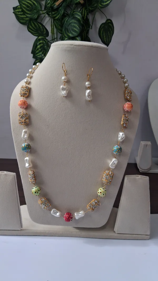 Classic_Pearl_Beaded_Necklace