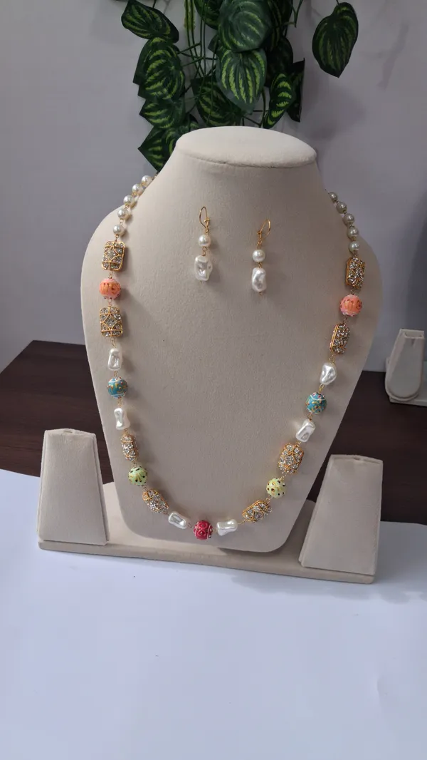 Classic_Pearl_Beaded_Necklace